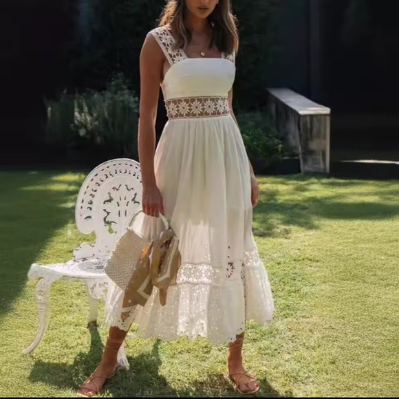 White summer dress - Picture 3 of 8